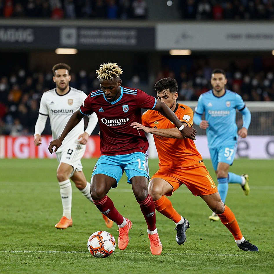 Zubimendi trở lại, Hincapie lỡ hẹn: Tử huyệt thật của Arsenal nằm ở hàng thủ, không phải tuyến giữa