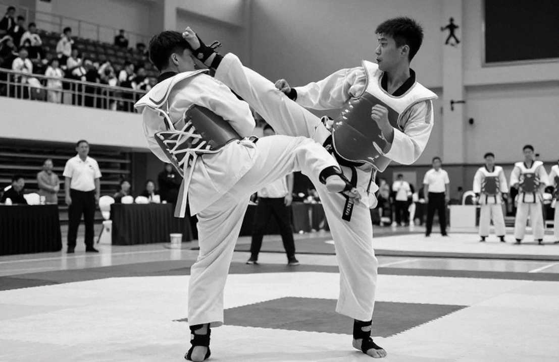 Khi Dữ Liệu Không Nói Dối: Kỳ Chuyển Nhượng, Tiếng Ồn Và Những Cái Bẫy Của Thị Trường Thể Thao