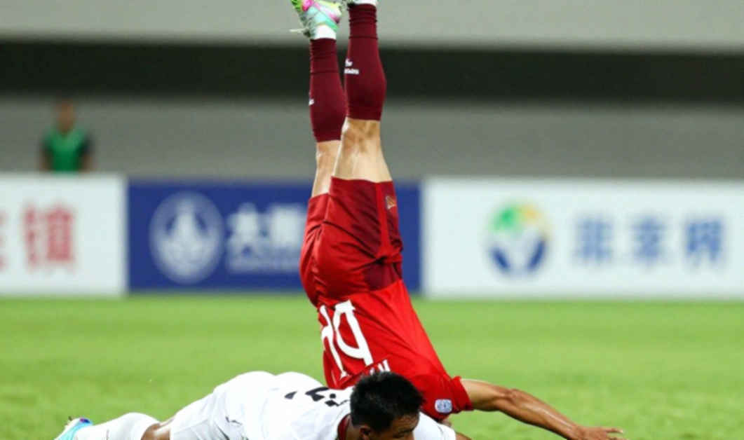 Xe điện 600 triệu và cú đánh đầu phút bù giờ: Nguyễn Xuân Son, từ vua phá lưới ASEAN Cup đến đỉnh bảng V.League
