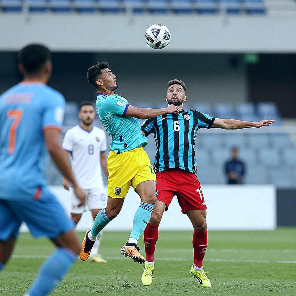 Việt Nam 1-0 Philippines: Ba điểm đặt trên nền đất lún