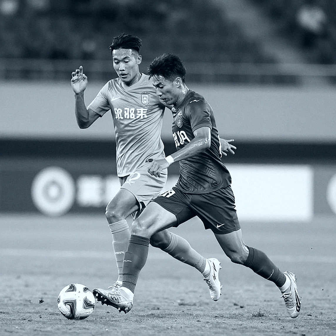 Việt Nam 1-0 Philippines: Ba điểm đặt trên nền đất lún