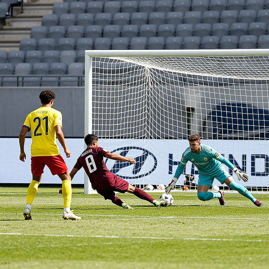 Kinh tế học V.League: Dòng tiền, lò đào tạo và bài toán sống còn của bóng đá Việt Nam